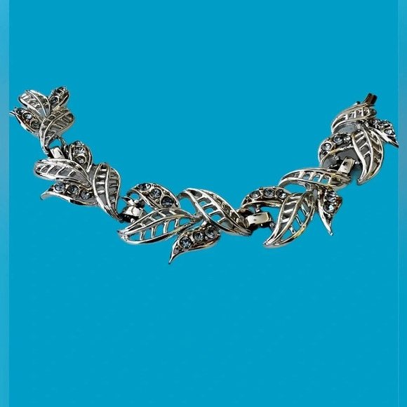 Coro vintage bracelet.  1960’s floral bracelet silver plated small blue crystals - Picture 5 of 5